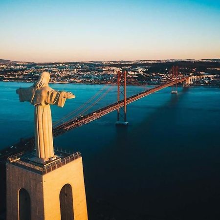 Lisbon Tagus River - Almada Exterior foto